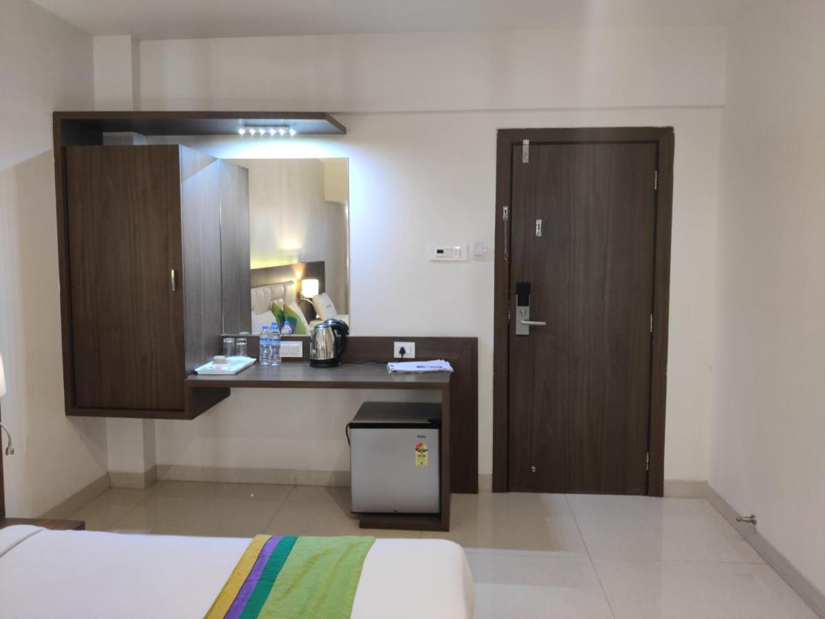 Staycation Holiday Нави Мумбаи Экстерьер фото